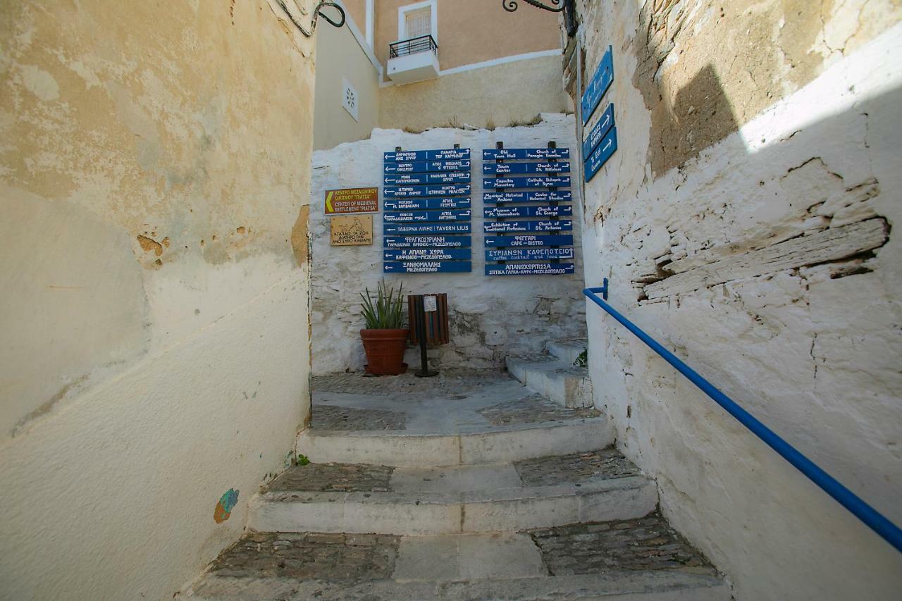 Le Petit Chateau Ano Syros Exterior photo